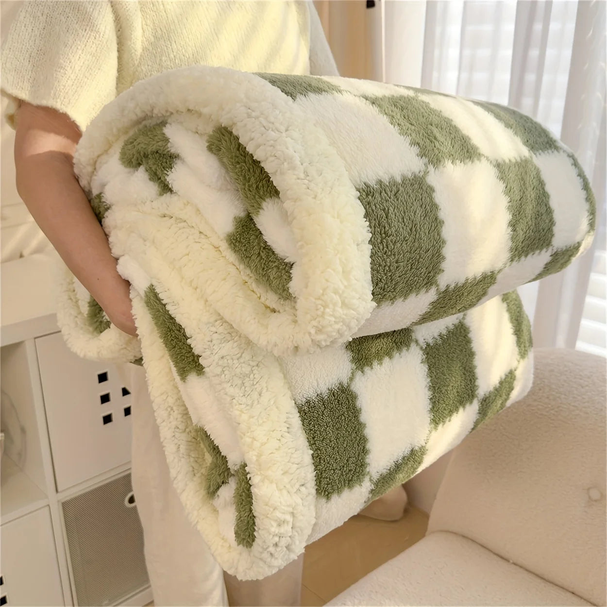 Double-Layer Plush Blanket, Cozy All-Season Throw. Soft, Machine Washable for Bed & Sofa. Luxury Comfort!