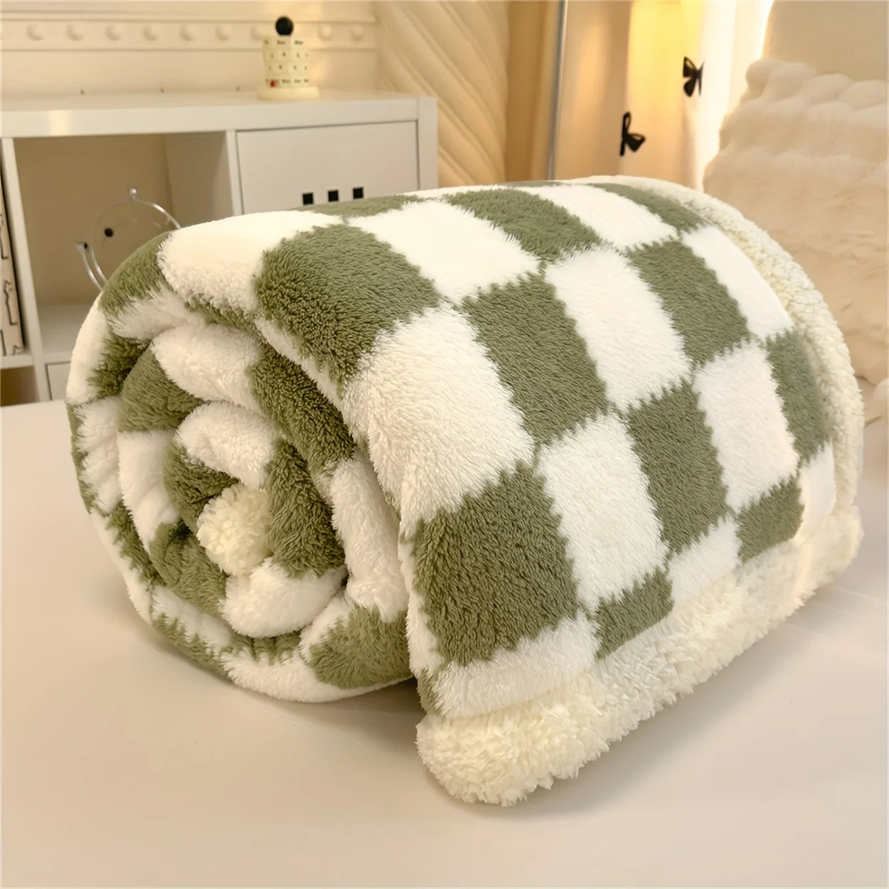 Double-Layer Plush Blanket, Cozy All-Season Throw. Soft, Machine Washable for Bed & Sofa. Luxury Comfort!